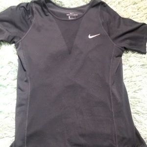 NWOT- Nike zonal cooling shirt